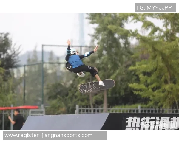 重庆滑板队与武汉滑板队赛后复盘力量体育的精彩瞬间与战术分析 重庆滑板队与武汉滑板队赛后复盘力量体育的精彩瞬间与战术分析