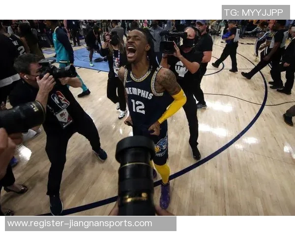 兰斯与图卢兹激战正酣比分揭晓引发球迷热议 兰斯与图卢兹激战正酣比分揭晓引发球迷热议